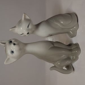 Vintage pair white Smokey Grey Otagiri Siamese cats figurine  Japan porc…